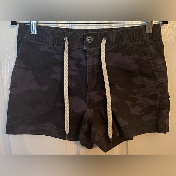 #36- $30/ RETAIL $68 VUORI Ripstop Shorts- Black/ Grey Camo Size Small - Picture 7 of 8